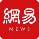 联赛奖杯与赛场灯光配图